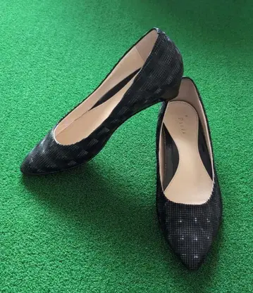 블랙 계열 로우힐 펌프스 24.5cm