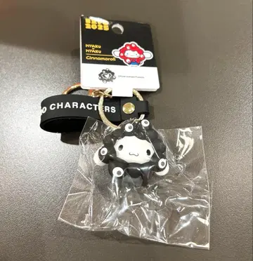 블랙 미야쿠미야쿠 산리오 입체 시나몬 코스튬 키링