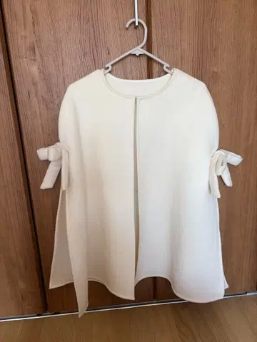 birthdaybash 아이보리 리본 포함 케이프 코트