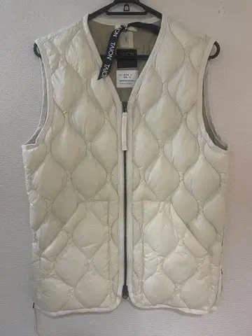 타이온 아이보리 V넥 지퍼 베스트 퀼팅