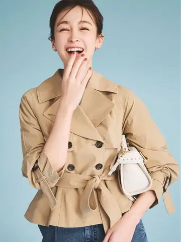 이번 시즌 새상품 셀포드 페플럼 트렌치 숏코트