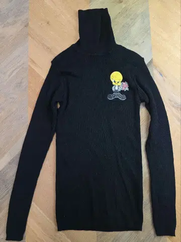 트위티 이탈리아제 스웨터 emmanuel schvili y39