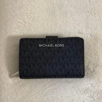 MICHEAL KORS 이단 접이식 지갑 블랙