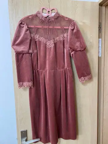 릴리 브라운 LILY BROWN 벨벳 원피스 긴팔 레이스 장식