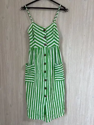 그린과 화이트 스트라이프 원피스 리조트