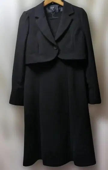 블랙 원피스 수트 (숏 기장 자켓 포함) 13호