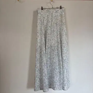 MELTTHE LAD Y 그레이 플레어 스커트 레이스 디자인