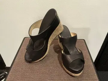 지미추 웨지 샌들 38