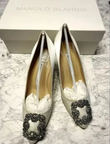 새상품 미사용 마놀로 블라닉 새틴 펌프스