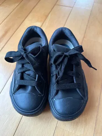 CONVERSE 블랙 스니커즈