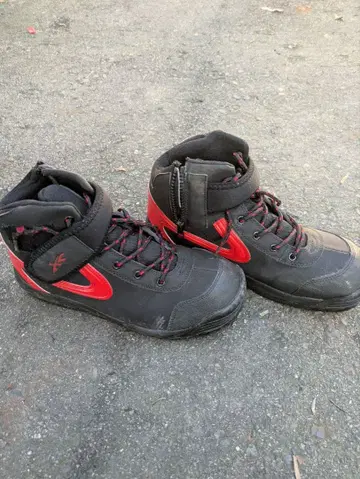 엑셀 펠트 스파이크 슈즈