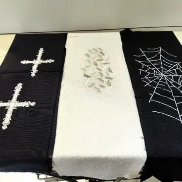 고딕 장식용 깃 십자가 손그림