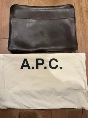 A.P.C 남성용 클러치백