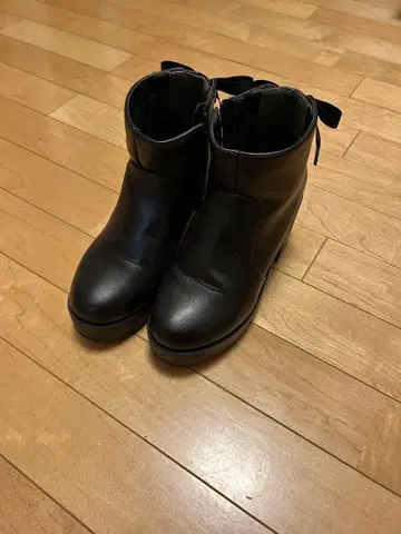 여성용 통굽 블랙 숏부츠 지퍼 포함