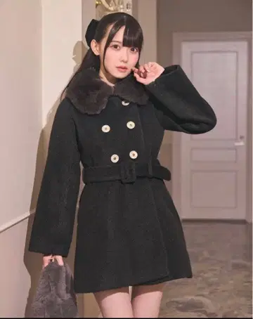 미셸 마카롱 퍼 달린 울 코트 다크 그레이 케이프 코트 아우터