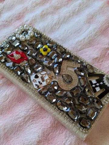 비쥬 장식 장지갑 크림색