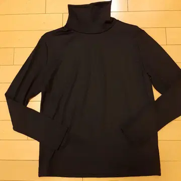 새상품 하이넥 티셔츠 블랙
