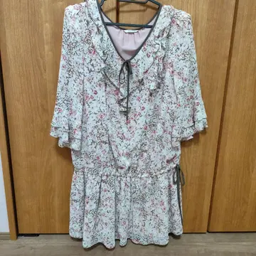 Rose Tiara 꽃무늬 프릴 오부 소매 튜닉