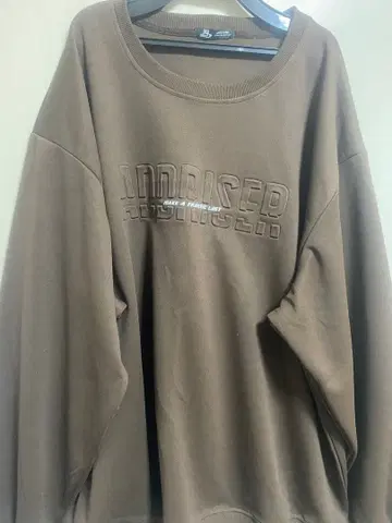 브라운 엠보싱 로고 맨투맨 L