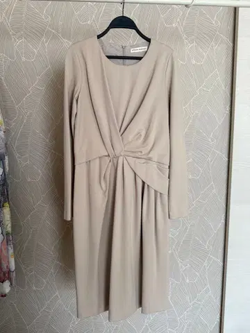 [새상품] HIROKO KOSHINO 베이지 드레이프 원피스 40