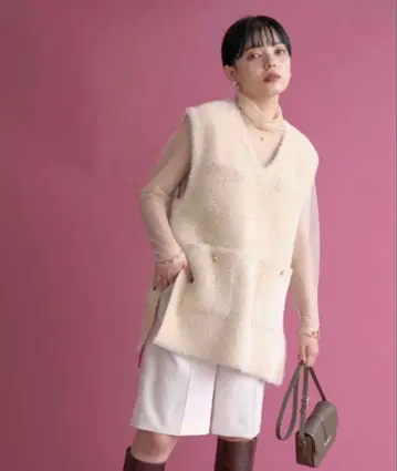 [ 새상품급 ] Eimee Law W 페이스 샤기 니트 베스트 에코 퍼