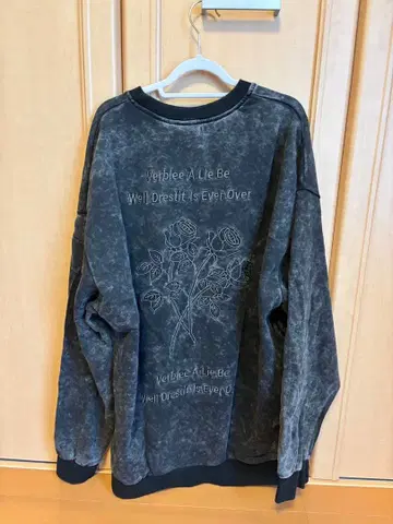 빈티지 가공 오버 사이즈 자수 맨투맨 트레이닝복