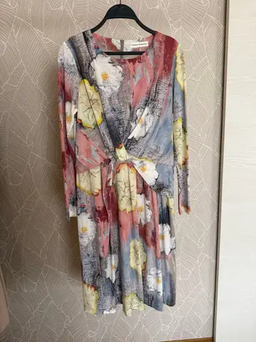 히로코 코시노 꽃무늬 랩 드레스