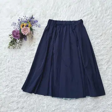 새상품급*내추럴 뷰티 베이직 플레어 스커트 미디 기장 네이비 M