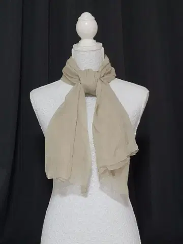 Giorgio Armani 베이지 실크 스톨 플리츠 디자인