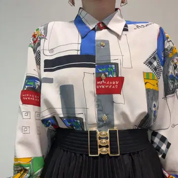 연한 베이지 계열 아트 패턴 레트로 블라우스 패턴 셔츠