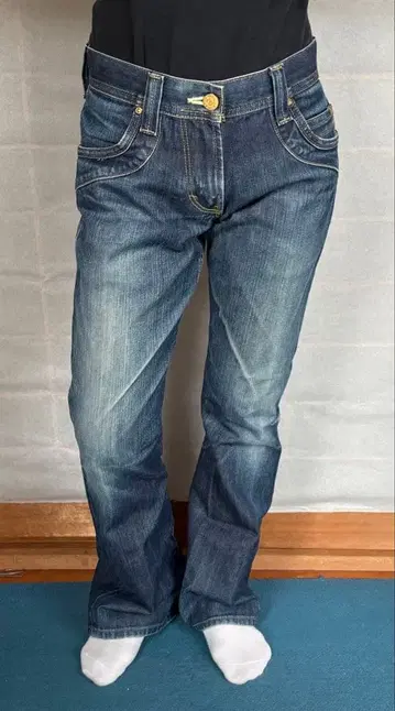 [ 무료배송 ] Lee 부츠컷 데님 팬츠 플레어 소가죽 라벨 로우라이즈