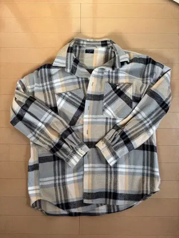 체크 무늬 긴팔 셔츠