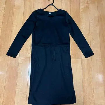 새상품급 블랙 M 긴팔 니트 원피스