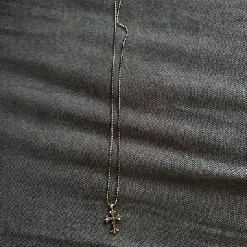 실버 크로스 모티브 목걸이