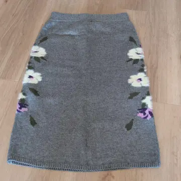 그레이 꽃무늬 니트 타이트 스커트