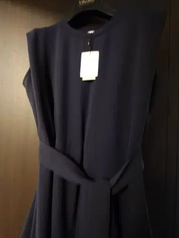 허리 리본 포함 네이비 원피스