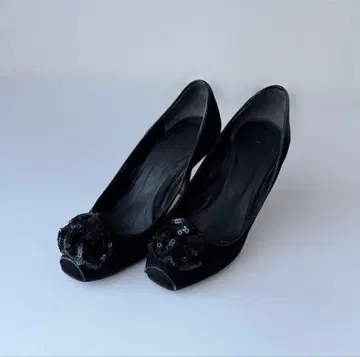 다이애나 스웨이드 펌프스