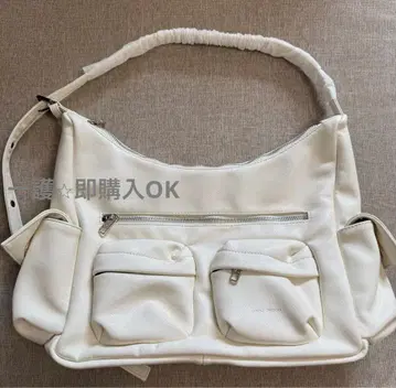 SAMO ONDOH 화이트 포켓 부착 숄더백 L 사이즈