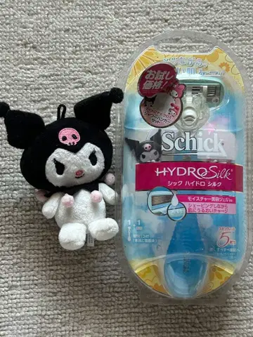 마이멜로디 봉제 인형과 Schick HYDRO Silk 헤이세이 레트로