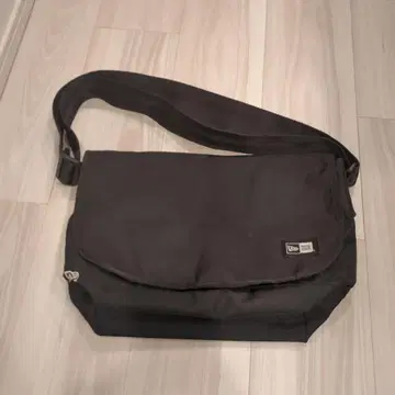 뉴에라 메신저 백