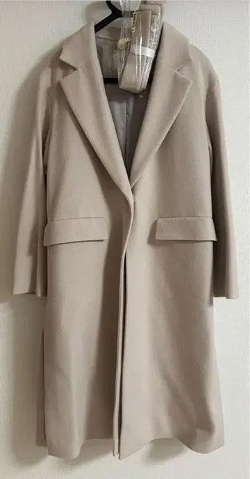 로페 벨트 포함 체스터 코트