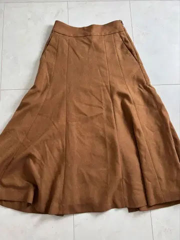 저널 스탠다드 백 버튼 스커트