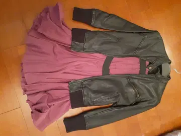 가죽과 천의 콤비네이션 드레스