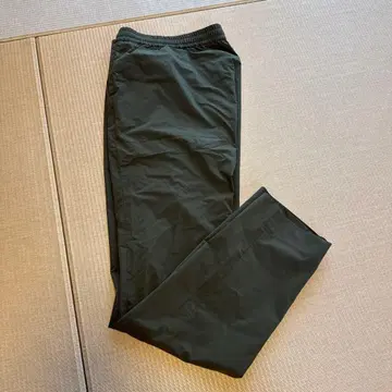 다크 그린 폴리에스테르 팬츠