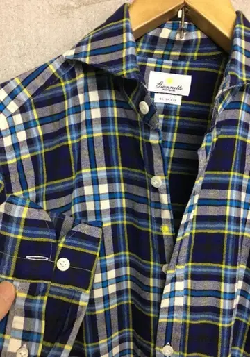 지아네트 새상품급 컷어웨이 칼라 체크 플란넬 셔츠 블루 계열