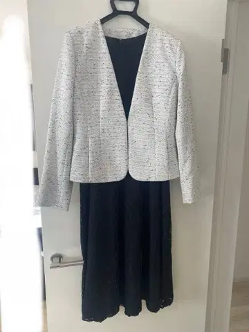 화이트 자켓과 블랙 레이스 원피스 입학식 졸업식 세레모니 2세트