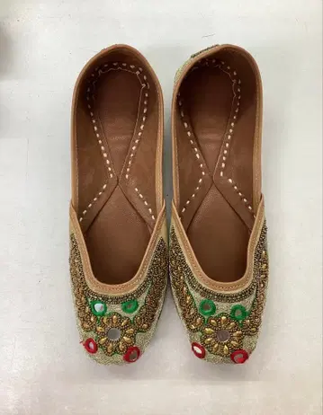 에스닉 비즈 장식 플랫슈즈