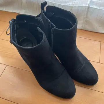 블랙 리본 포함 부츠