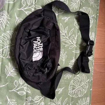 THE NORTH FACE 바디백 블랙