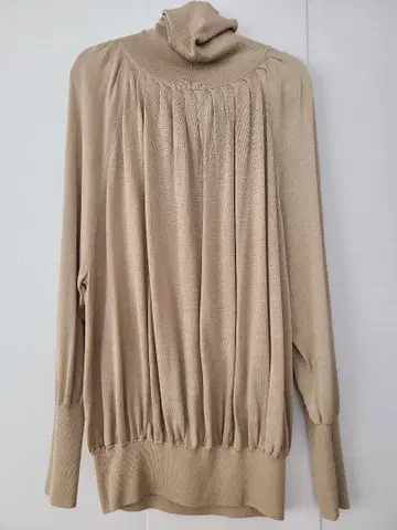 theory luxe 베이지 터틀넥 실크